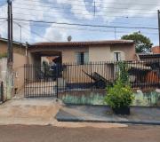Casa para Venda, em Arapongas, bairro Jardim Columbia, 3 dormitórios, 2 banheiros